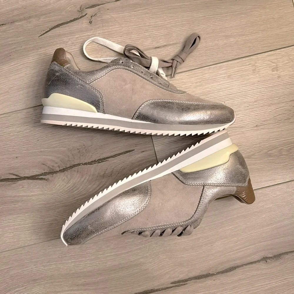 New Johnston & Murphy Gray + White Silver Athletic Lace Up Sneakers - Picture 15 of 17
